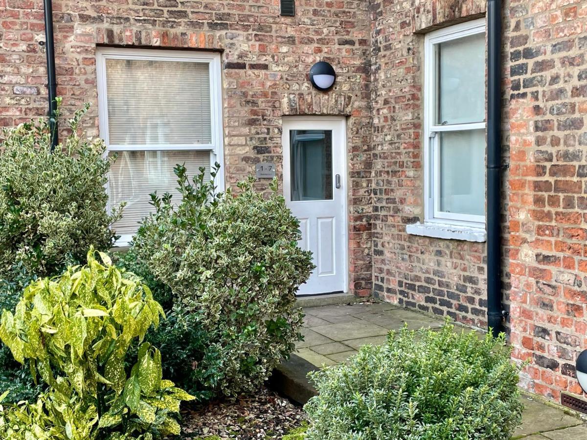Clifford'S Reach At Bluebridge Court With Free Parking Apartamento York Exterior foto
